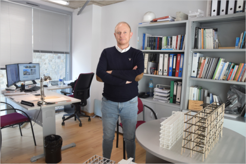 Carlos Parra, investigador principal do grupo de I&D&I em Ciência e Tecnologia Avançadas da Construção na UPCT. Foto: Universidade Politécnica de Cartagena.